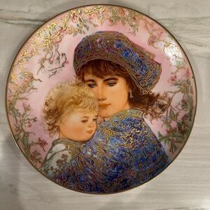 Edna Hibel Catherine and Heather Decorative Pink and Blue Art Plate 674